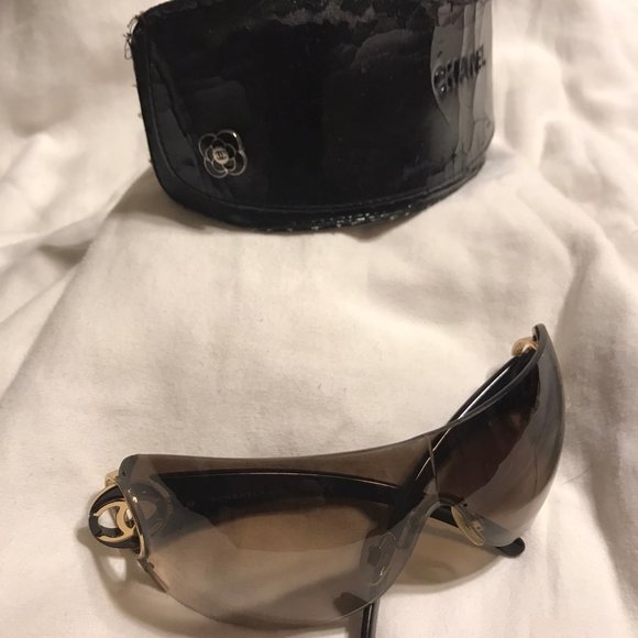 FLASH SALE! Chanel Shield Interlocking CC Sunglasses - purchased in Italy - Picture 10 of 12